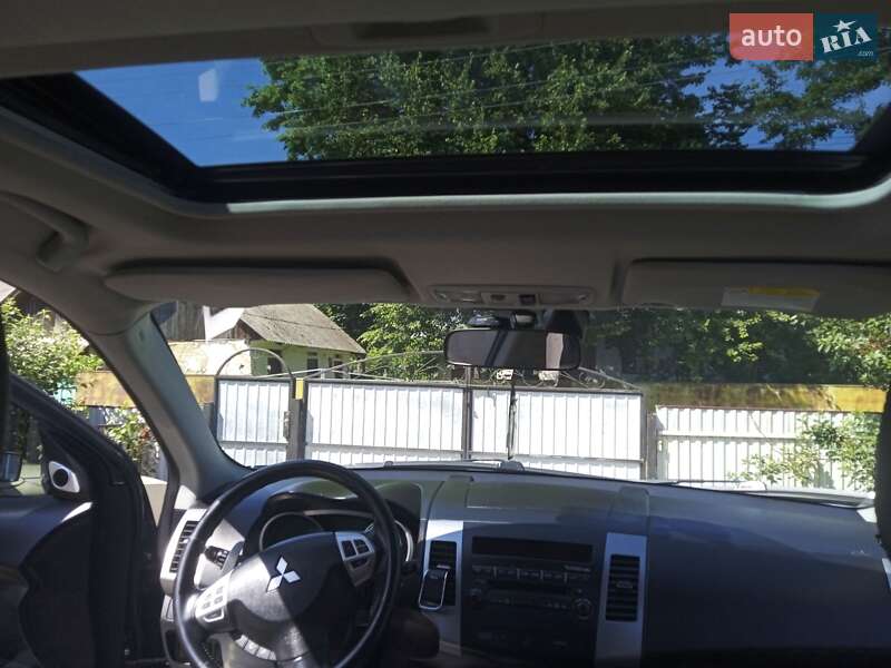 Позашляховик / Кросовер Mitsubishi Outlander 2009 в Літині