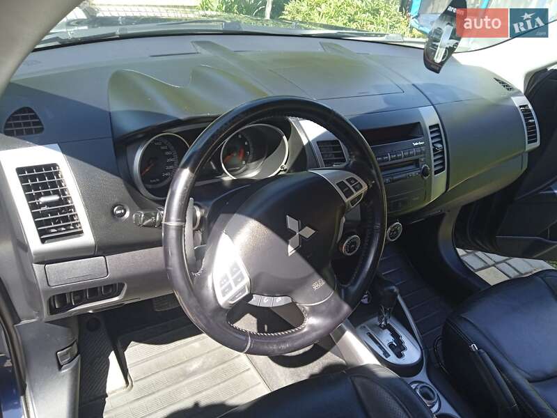Позашляховик / Кросовер Mitsubishi Outlander 2009 в Літині