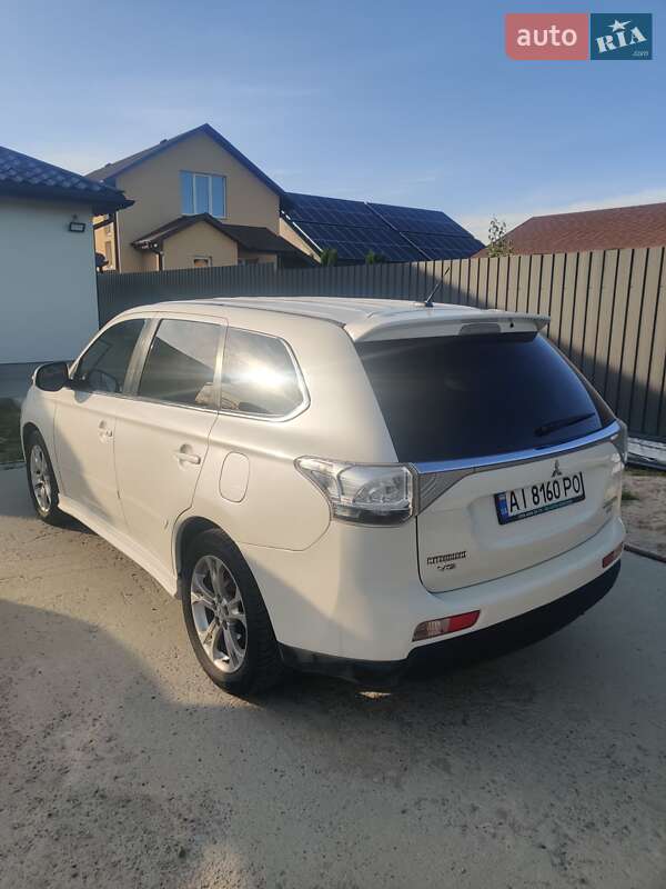 Внедорожник / Кроссовер Mitsubishi Outlander 2013 в Киеве
