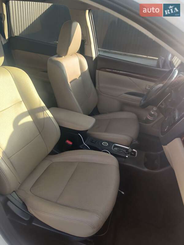 Внедорожник / Кроссовер Mitsubishi Outlander 2013 в Киеве