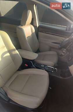 Внедорожник / Кроссовер Mitsubishi Outlander 2013 в 