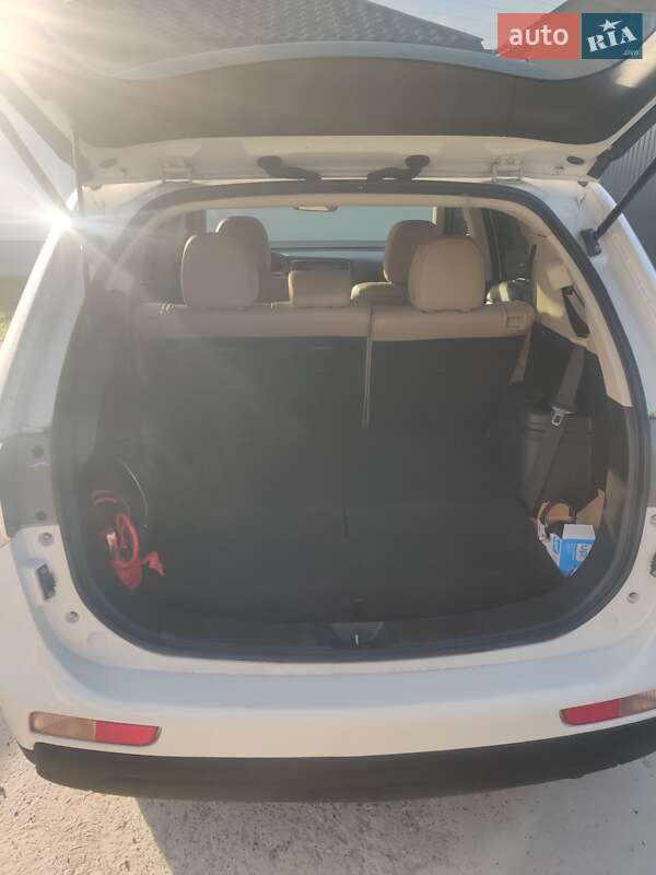 Внедорожник / Кроссовер Mitsubishi Outlander 2013 в Киеве