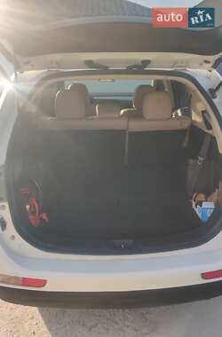 Внедорожник / Кроссовер Mitsubishi Outlander 2013 в 