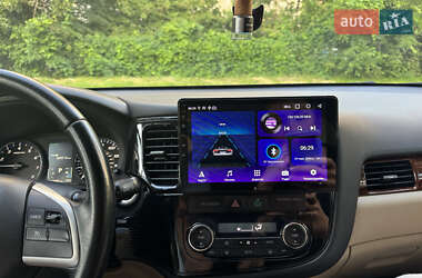 Внедорожник / Кроссовер Mitsubishi Outlander 2013 в 