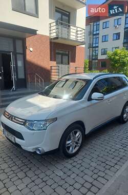 Внедорожник / Кроссовер Mitsubishi Outlander 2013 в Каменец-Подольском