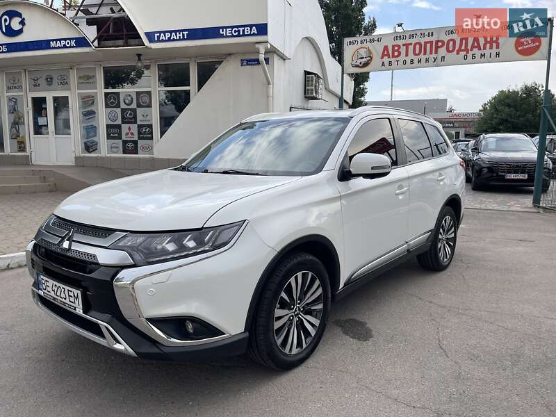 Внедорожник / Кроссовер Mitsubishi Outlander 2018 в Николаеве