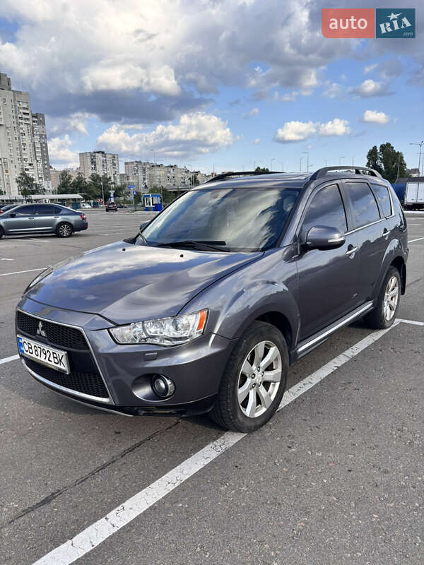 Позашляховик / Кросовер Mitsubishi Outlander 2011 в Києві