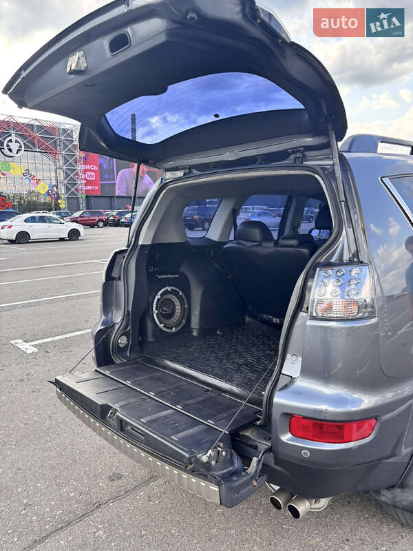 Позашляховик / Кросовер Mitsubishi Outlander 2011 в Києві