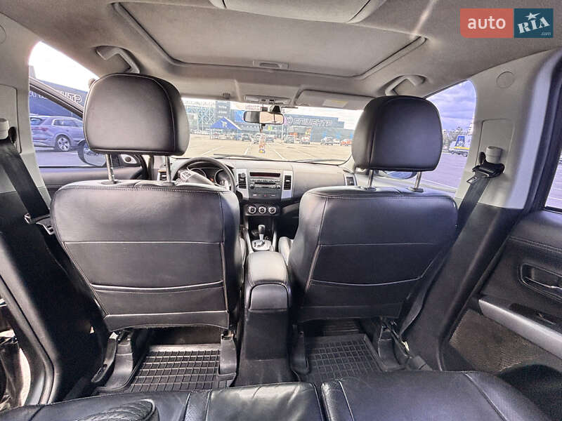 Позашляховик / Кросовер Mitsubishi Outlander 2011 в Києві
