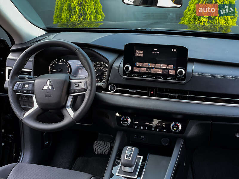 Внедорожник / Кроссовер Mitsubishi Outlander 2022 в Одессе