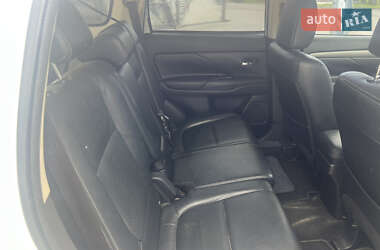 Внедорожник / Кроссовер Mitsubishi Outlander 2012 в 