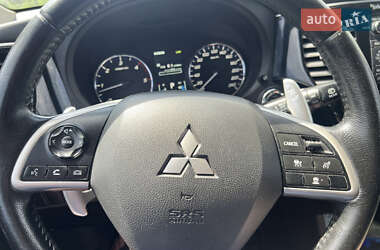 Внедорожник / Кроссовер Mitsubishi Outlander 2012 в 