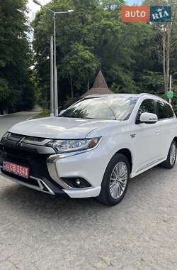 Позашляховик / Кросовер Mitsubishi Outlander 2021 в Чернівцях