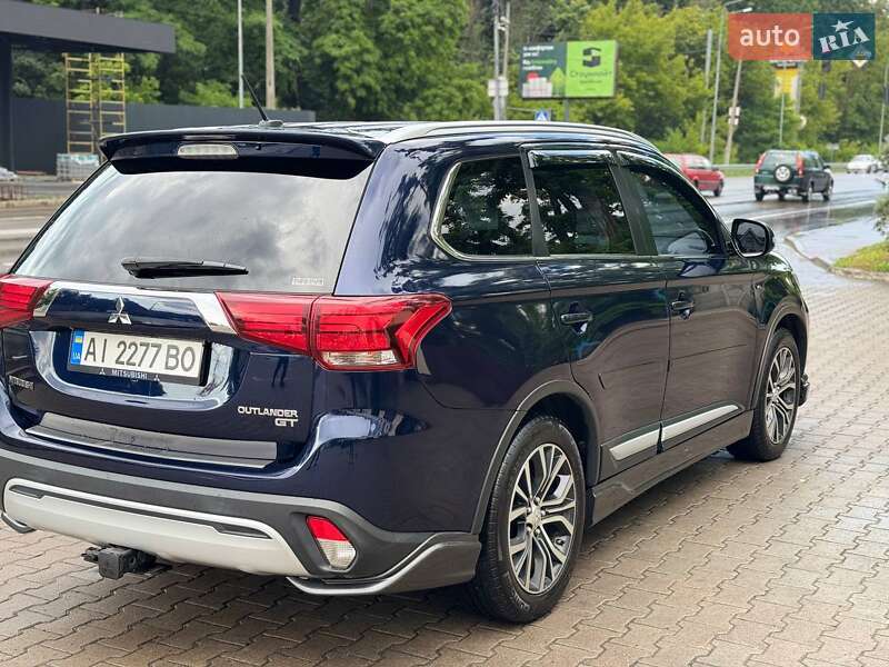 Позашляховик / Кросовер Mitsubishi Outlander 2015 в Броварах