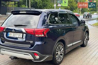 Позашляховик / Кросовер Mitsubishi Outlander 2015 в 