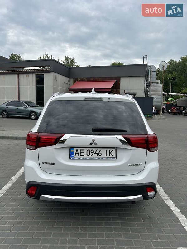 Позашляховик / Кросовер Mitsubishi Outlander 2017 в Дніпрі