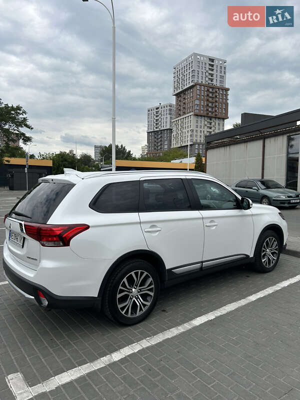 Позашляховик / Кросовер Mitsubishi Outlander 2017 в Дніпрі