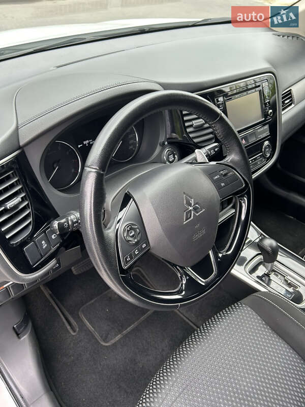 Позашляховик / Кросовер Mitsubishi Outlander 2017 в Дніпрі
