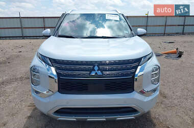 Внедорожник / Кроссовер Mitsubishi Outlander 2023 в 