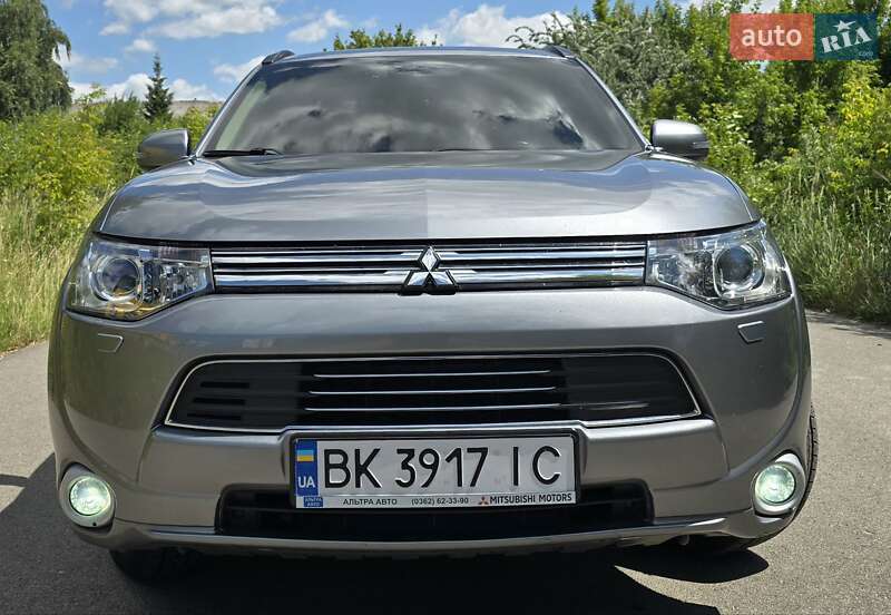 Позашляховик / Кросовер Mitsubishi Outlander 2013 в Рівному
