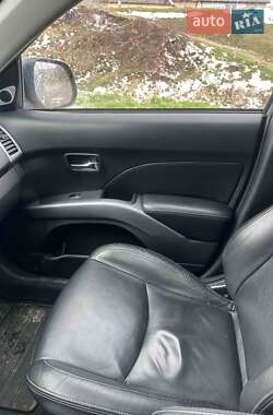 Внедорожник / Кроссовер Mitsubishi Outlander 2006 в 