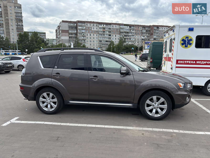 Внедорожник / Кроссовер Mitsubishi Outlander 2011 в Сумах