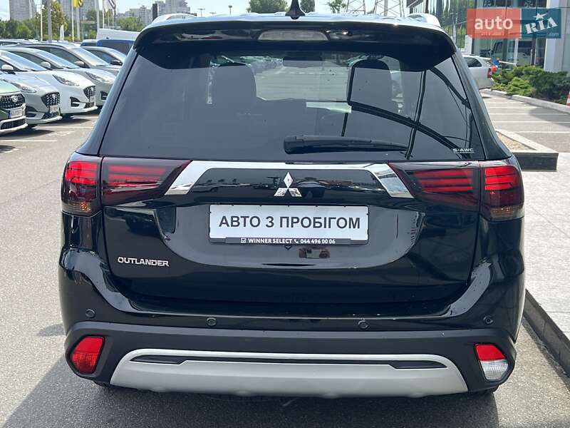 Внедорожник / Кроссовер Mitsubishi Outlander 2020 в Киеве