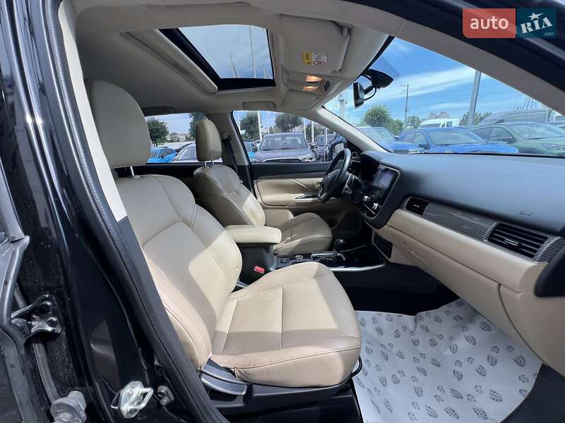 Внедорожник / Кроссовер Mitsubishi Outlander 2020 в Киеве