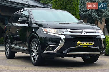 Позашляховик / Кросовер Mitsubishi Outlander 2017 в Львові
