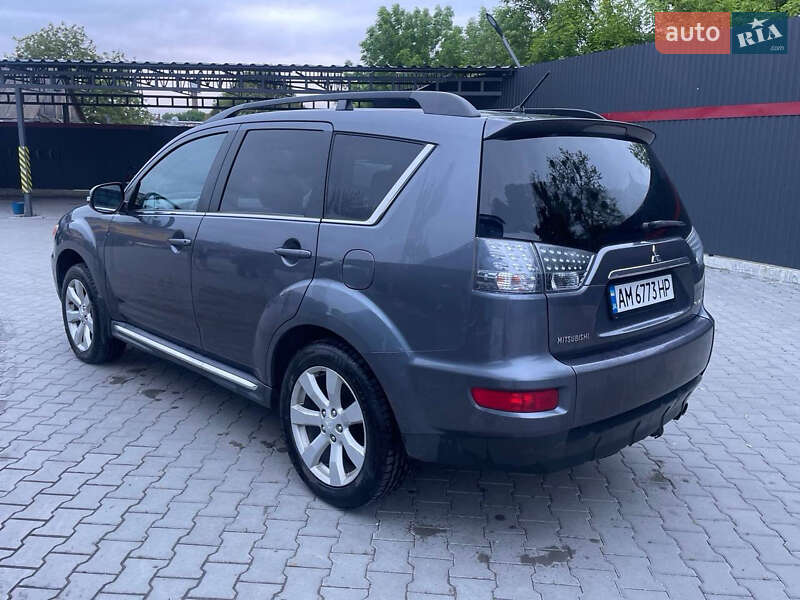 Внедорожник / Кроссовер Mitsubishi Outlander 2011 в Житомире