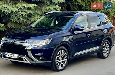 Внедорожник / Кроссовер Mitsubishi Outlander 2017 в Киеве