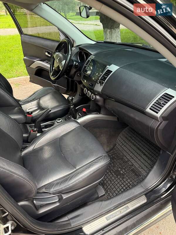 Внедорожник / Кроссовер Mitsubishi Outlander 2010 в Путивле