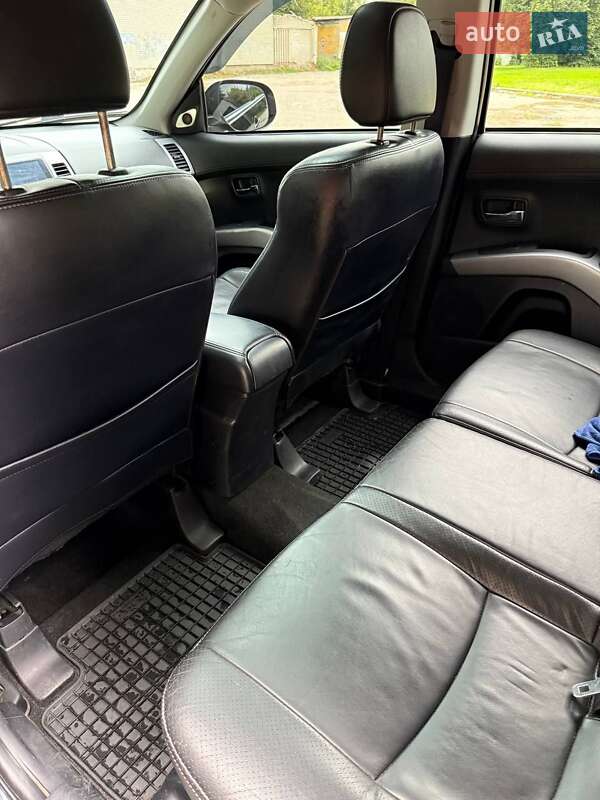 Внедорожник / Кроссовер Mitsubishi Outlander 2010 в Путивле