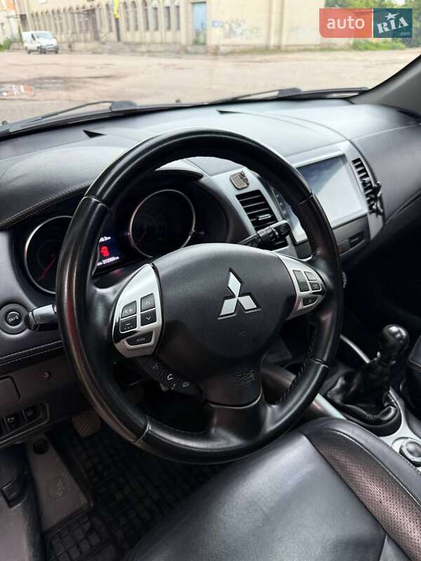 Внедорожник / Кроссовер Mitsubishi Outlander 2010 в Путивле