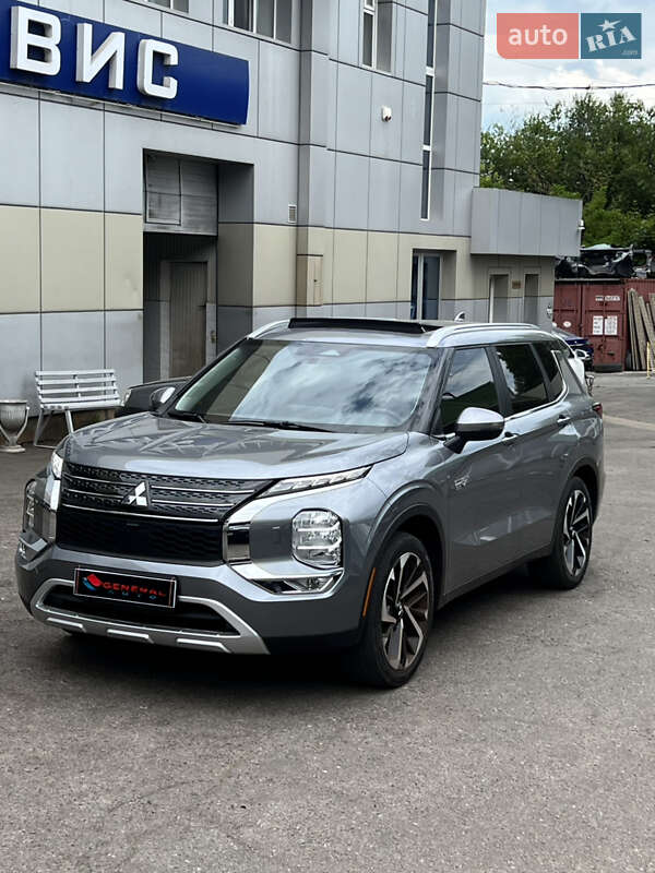 Mitsubishi Outlander 2023