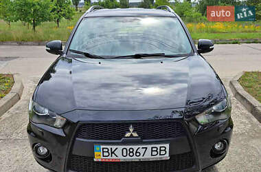 Внедорожник / Кроссовер Mitsubishi Outlander 2010 в Вараше