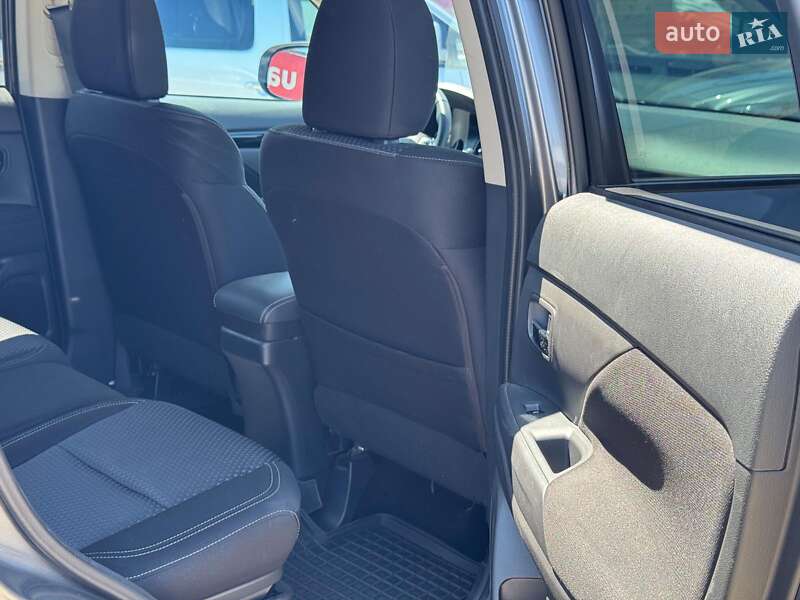 Внедорожник / Кроссовер Mitsubishi Outlander 2021 в Запорожье