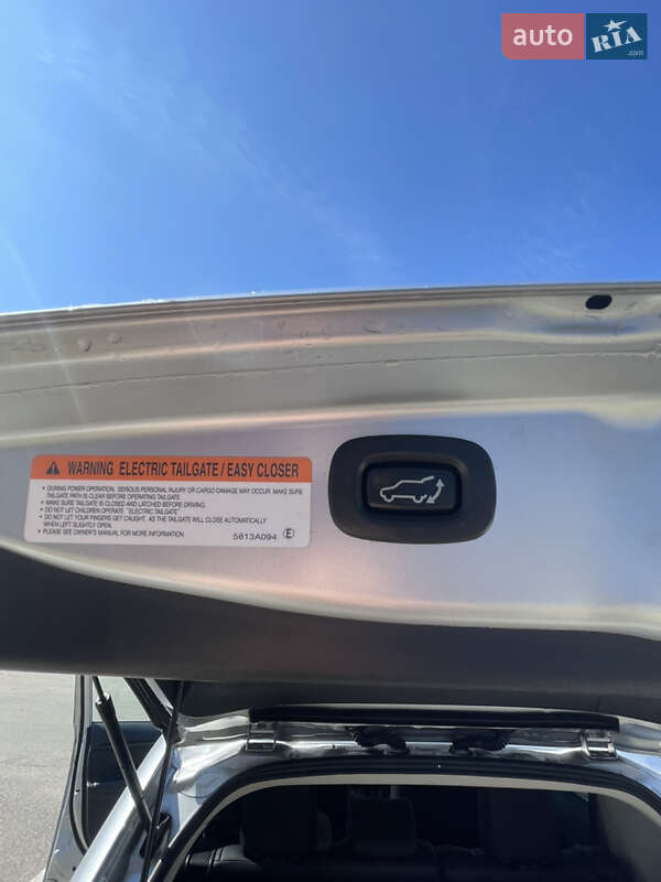 Позашляховик / Кросовер Mitsubishi Outlander 2018 в Києві