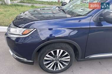 Позашляховик / Кросовер Mitsubishi Outlander 2018 в Харкові