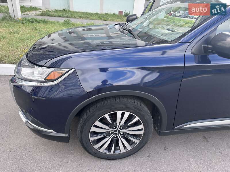 Позашляховик / Кросовер Mitsubishi Outlander 2018 в Харкові