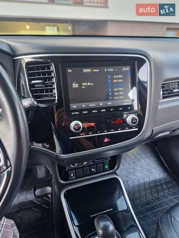 Внедорожник / Кроссовер Mitsubishi Outlander 2020 в Львове
