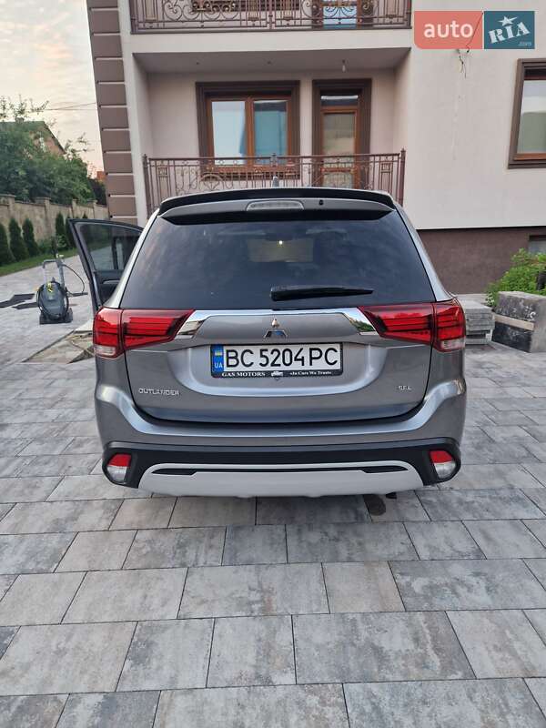 Внедорожник / Кроссовер Mitsubishi Outlander 2020 в Львове