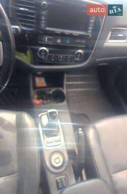 Внедорожник / Кроссовер Mitsubishi Outlander 2014 в 