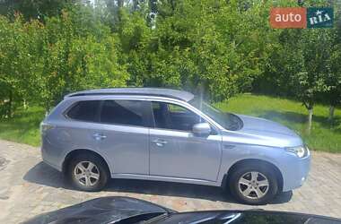 Внедорожник / Кроссовер Mitsubishi Outlander 2014 в 