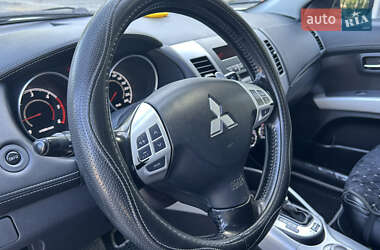 Внедорожник / Кроссовер Mitsubishi Outlander 2010 в 