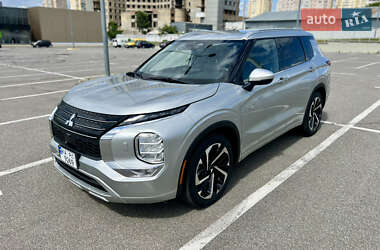 Внедорожник / Кроссовер Mitsubishi Outlander 2023 в Киеве