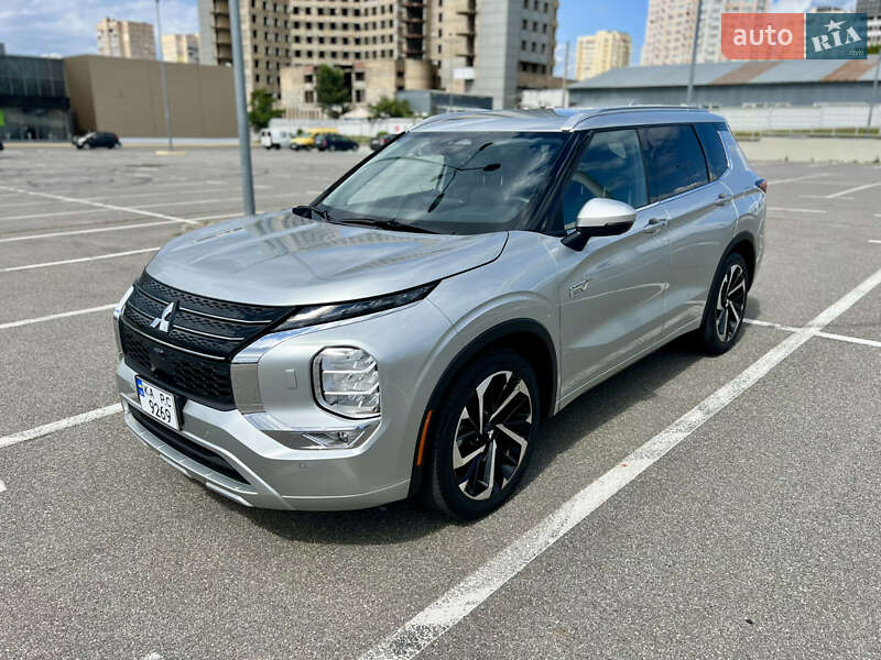 Mitsubishi Outlander 2023