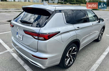 Внедорожник / Кроссовер Mitsubishi Outlander 2023 в 