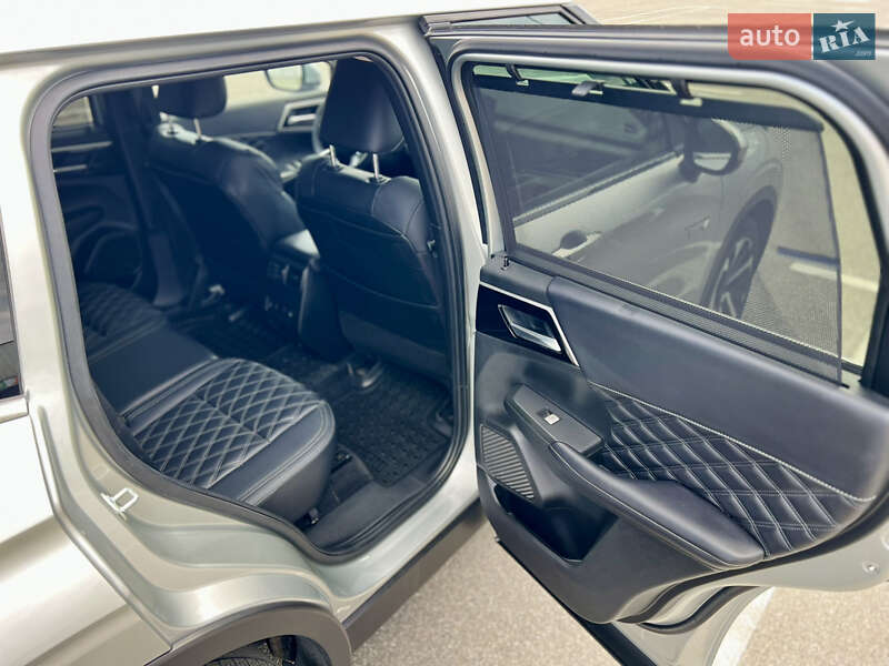 Внедорожник / Кроссовер Mitsubishi Outlander 2023 в Киеве