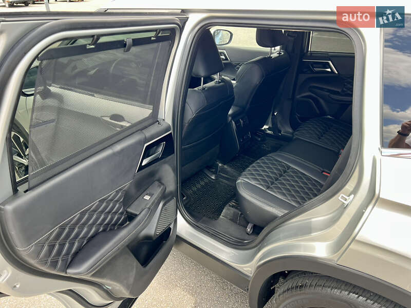 Внедорожник / Кроссовер Mitsubishi Outlander 2023 в Киеве